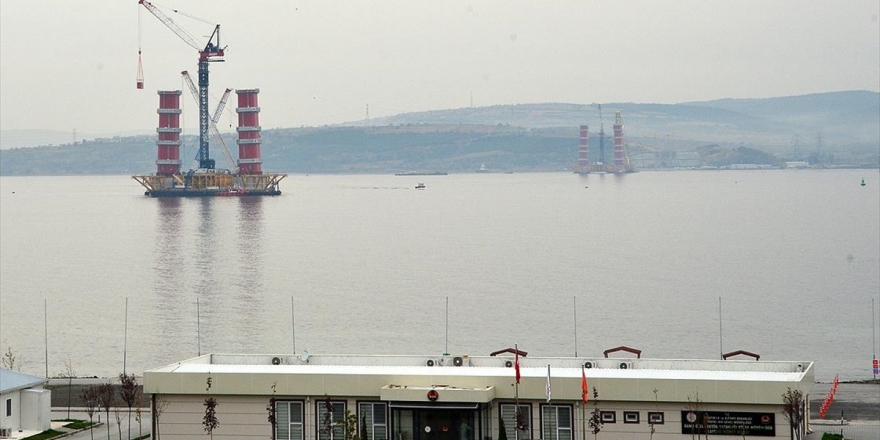 'Simgelerin Köprüsü' Yükseliyor