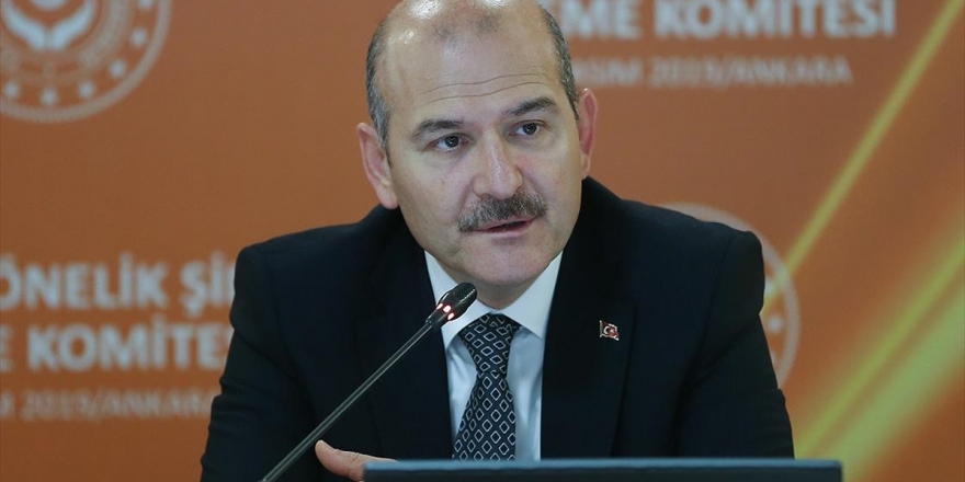 Soylu: Sınırda Kalan Amerikalı, Uçakla Amerika'ya Sınır Dışı Edildi