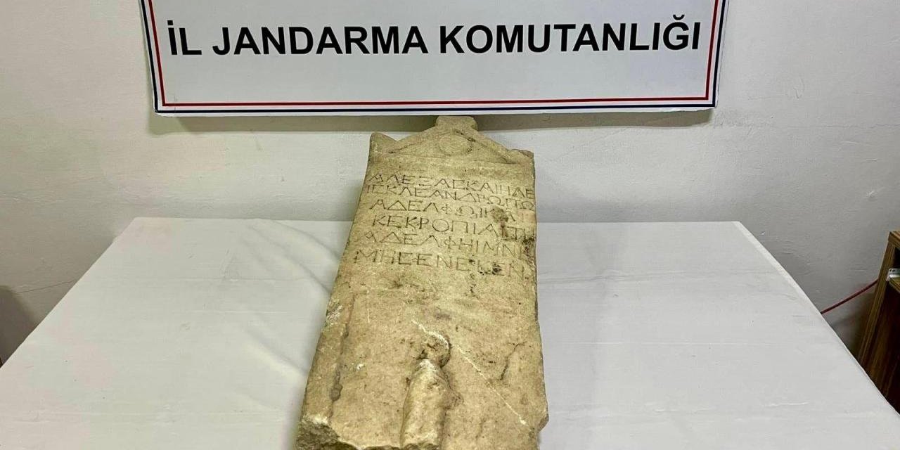 Kırşehir'de Roma Dönemine Ait Mezar Taşı Ele Geçirildi