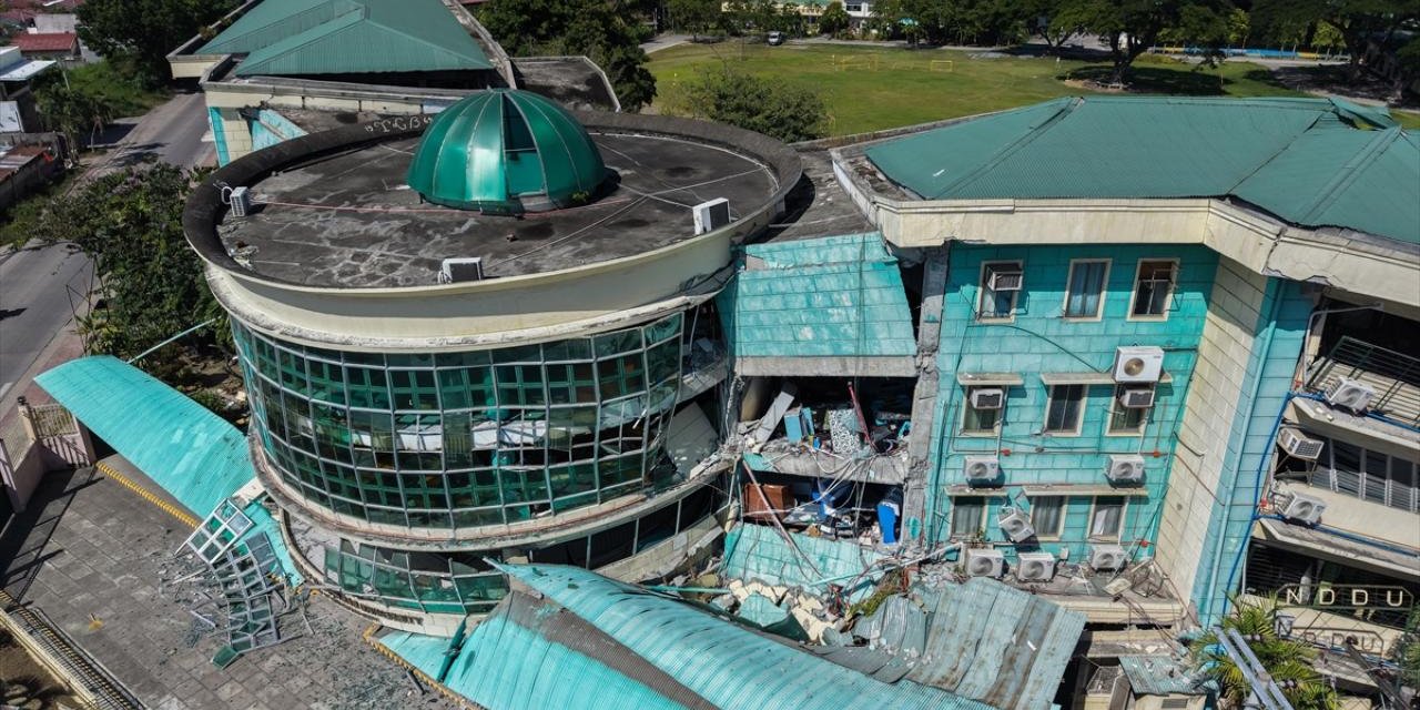 Filipinler'de 7,8 Büyüklüğündeki Depremde Ölenlerin Sayısı 78'e Yükseldi