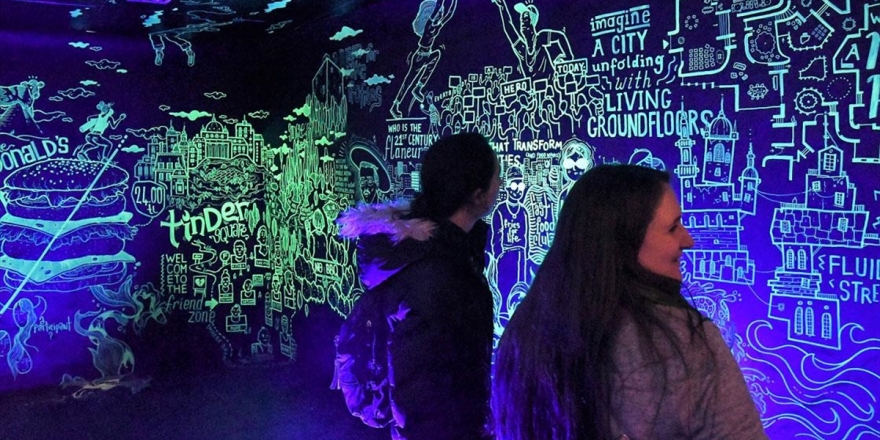 İsveç'te Türk Sanatçılardan 'Performatif Çizim' Gösterisi