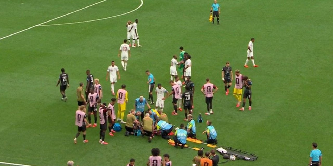Dünya Kupası'nda Büyük Şok! Yıldız Futbolcunun Ayağı Kırıldı