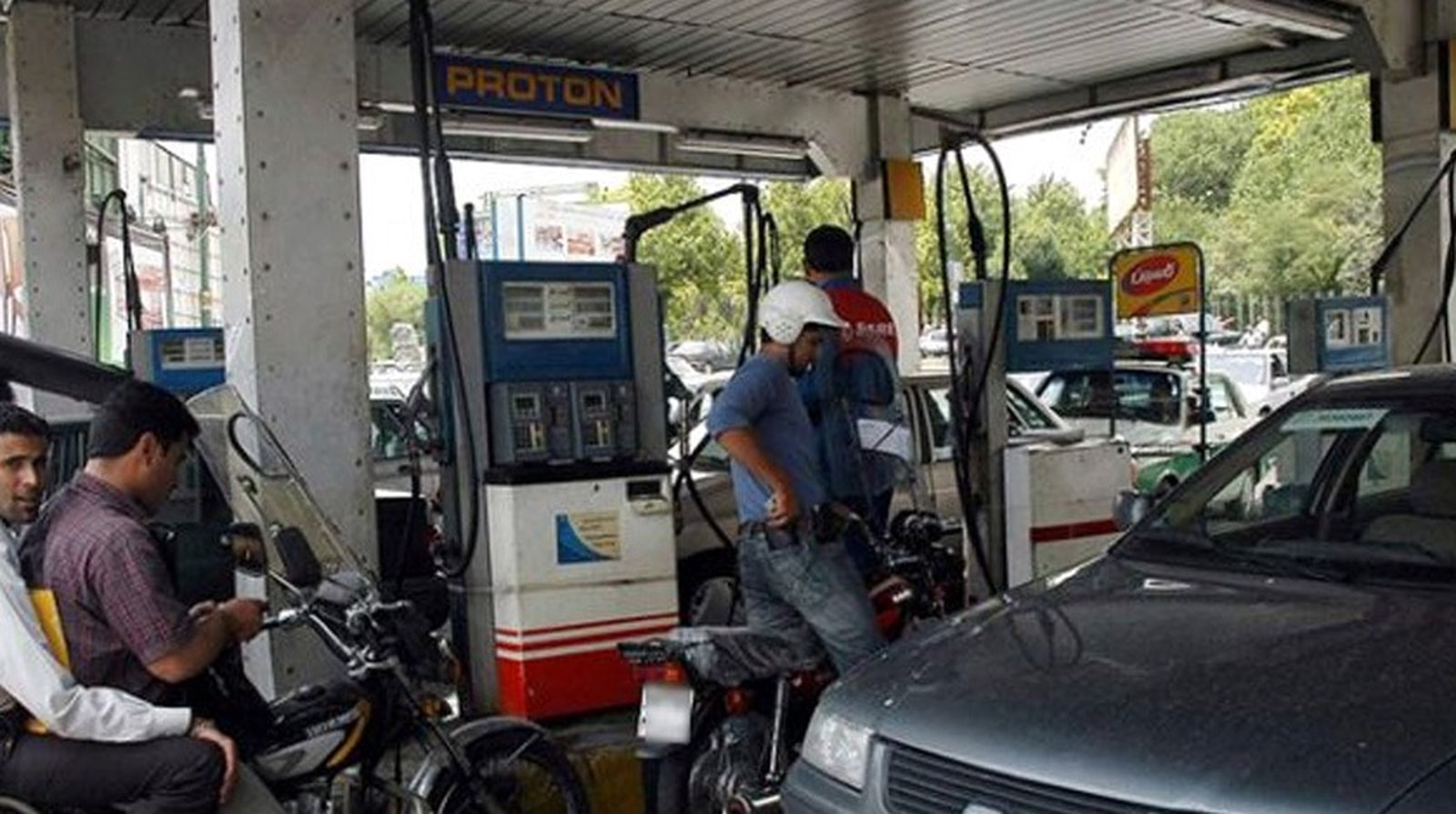 Benzine yüzde 50 zam geldi