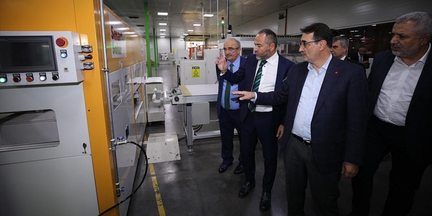 Bakan Dönmez: Türkiye Yenilenebilir Enerjide Merkez Olacak