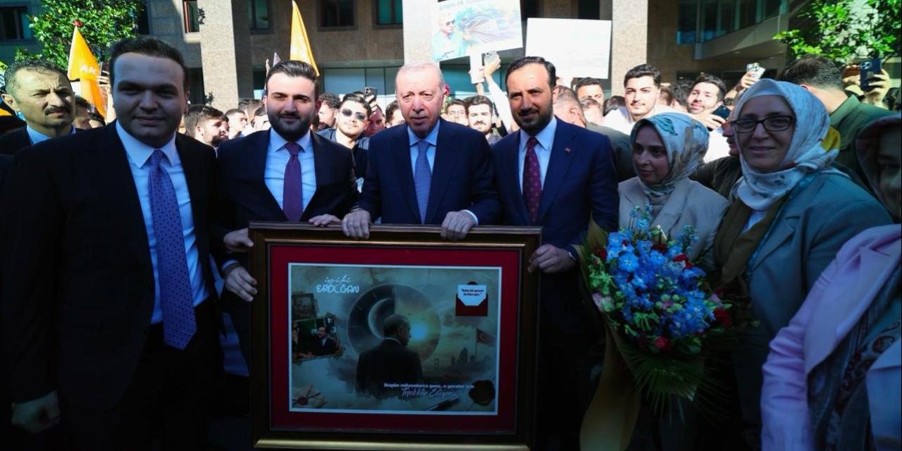 Gençlerden Cumhurbaşkanı Erdoğan'a Babalar Günü Sürprizi
