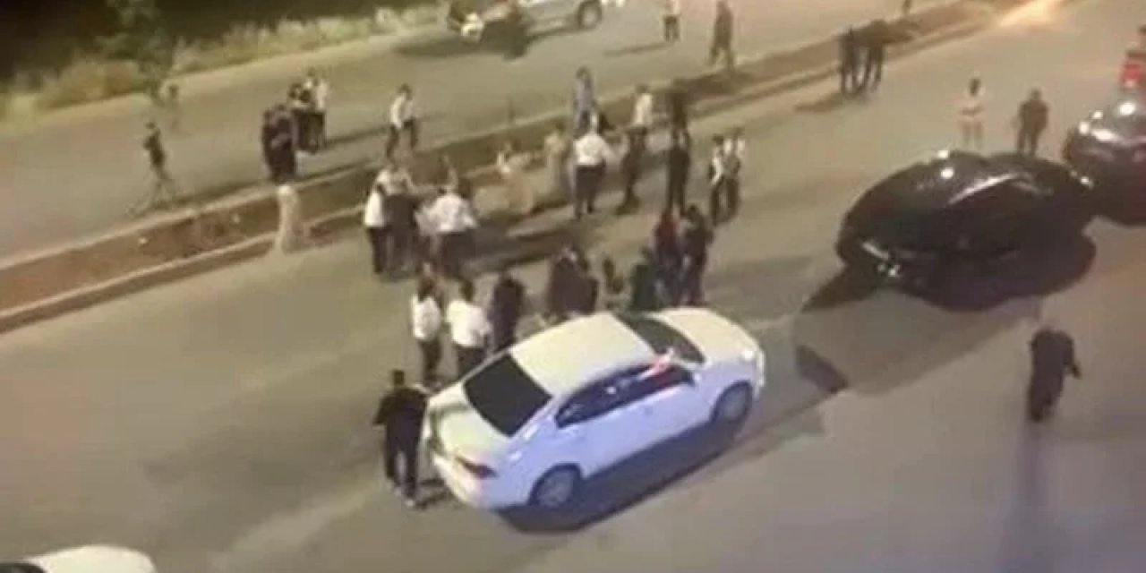 Adıyaman'da Düğün Konvoyunda Tekmeli Yumruklu Kavga