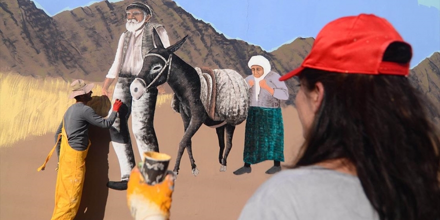 Beton Duvarlar Tuvalleri Oldu