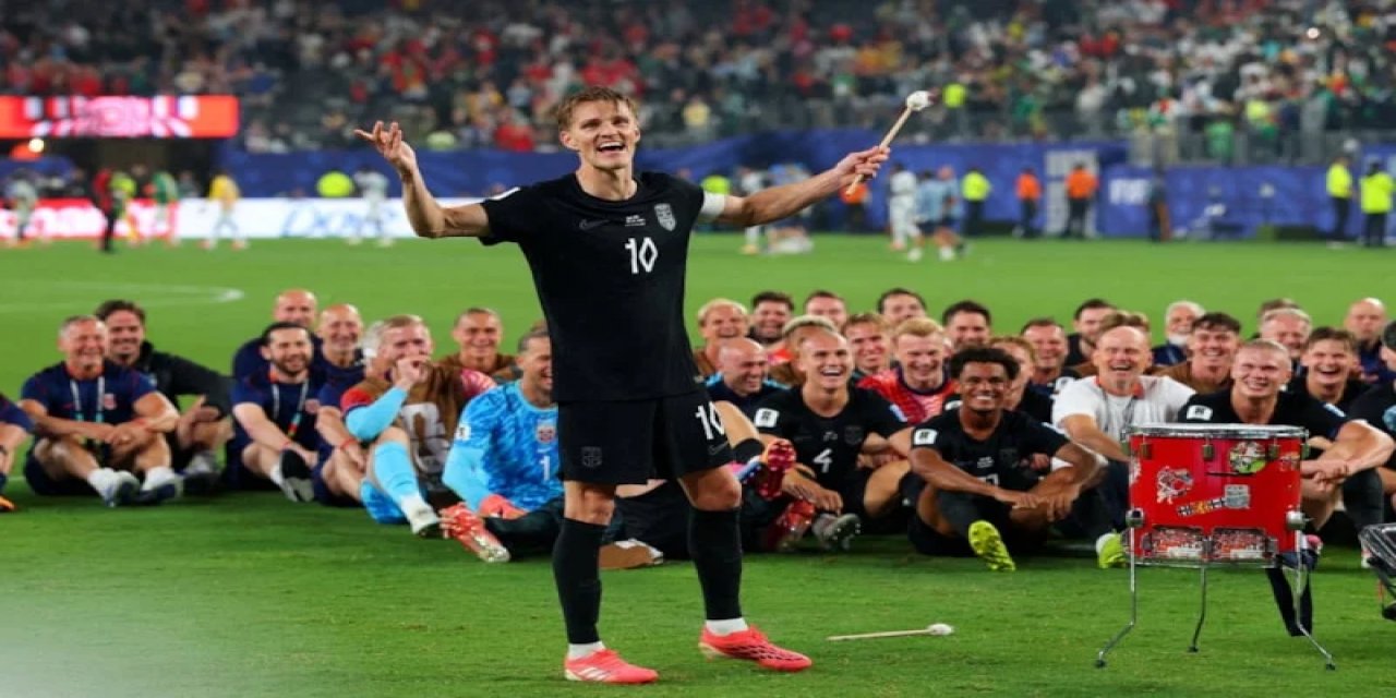 Norveçli Futbolcuların Galibiyet Sevinci: Kürek Çekerek Kutladılar...