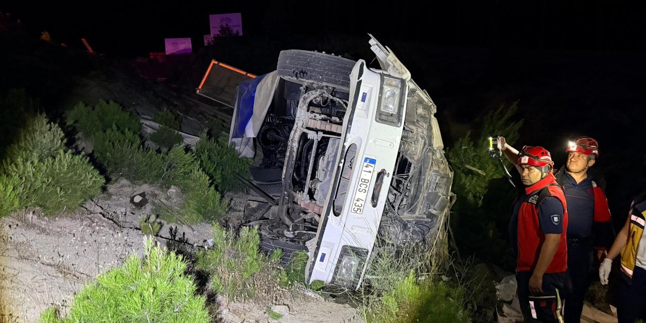 Balıkesir'de Kamyonun Devrilmesi Sonucu 1 Kişi Öldü, 1 Kişi Yaralandı