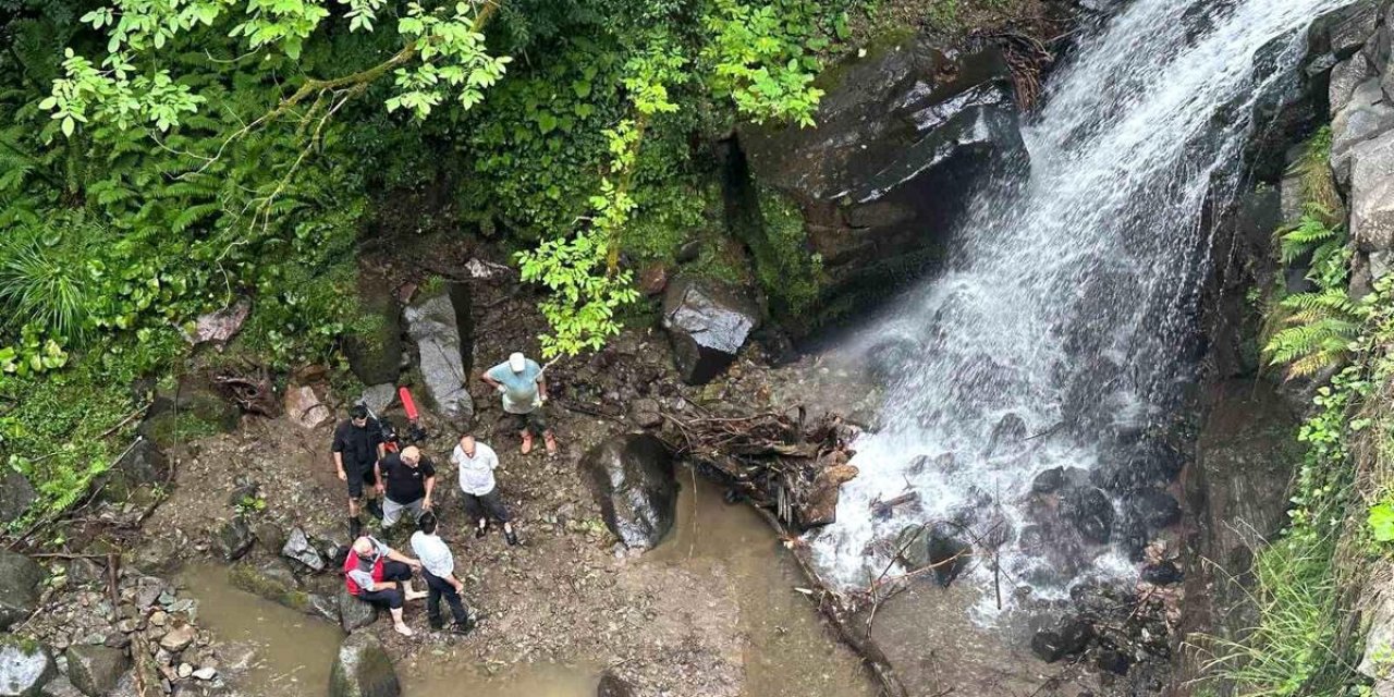 Kaymakam'dan Şelale Temizliği