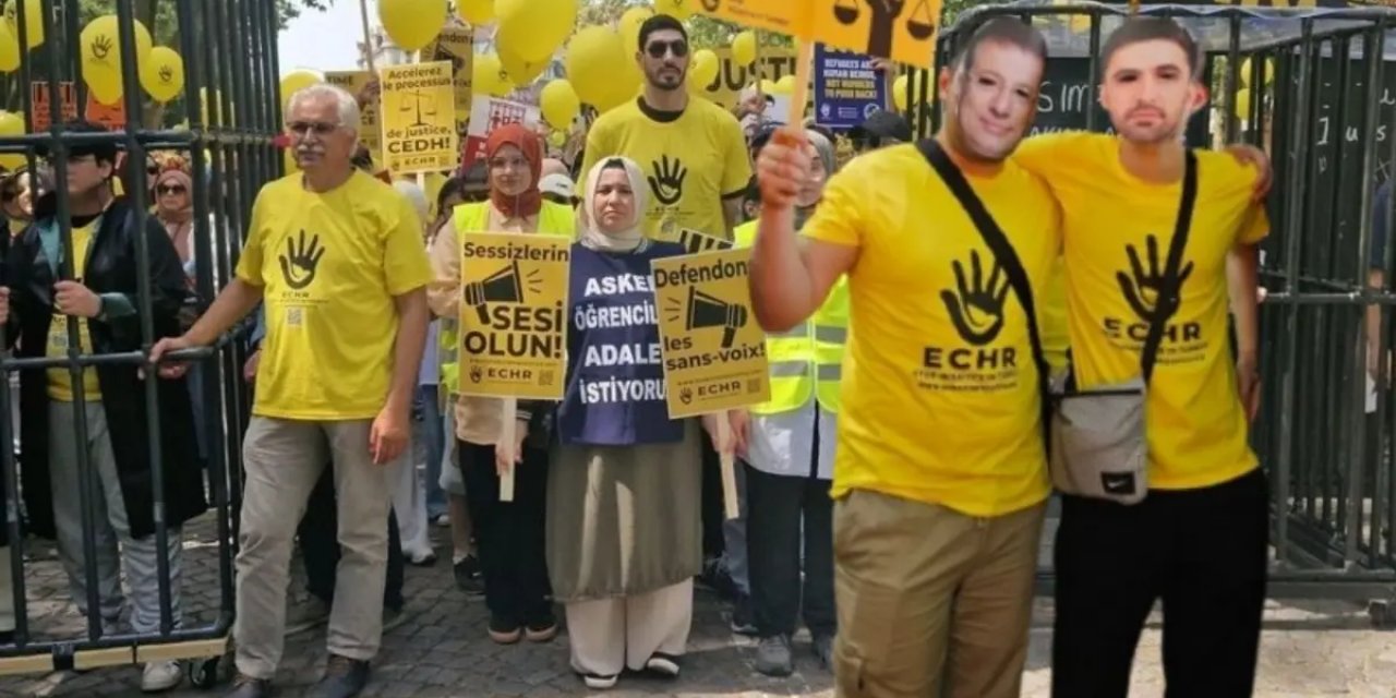 Avrupa'da Maske Düştü: Firari FETÖ'cüler Strazburg'da Ekrem İmamoğlu Maskeleriyle Yürüdü!