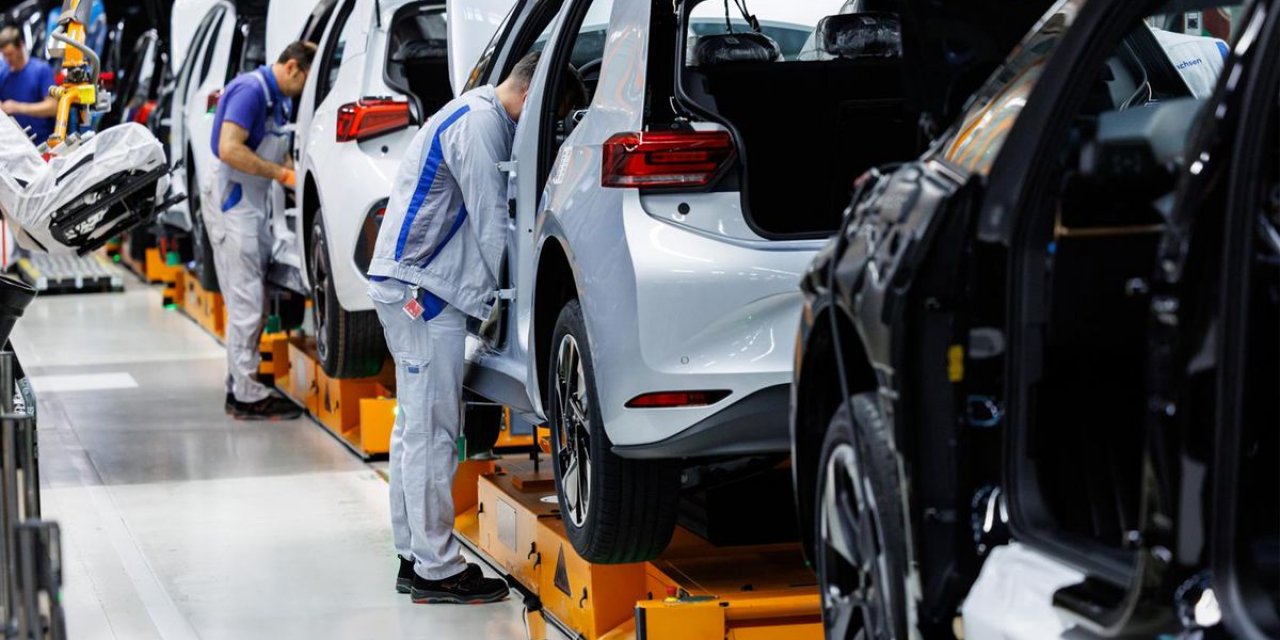 Otomotiv Devi 4 Fabrikasını Kapatıyor! On Binlerce Kişi İşsiz Kalacak