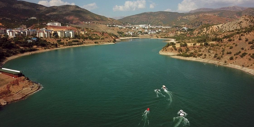 Tunceli'deki Uzunçayır Baraj Gölü Su Sporları Merkezine Dönüştü