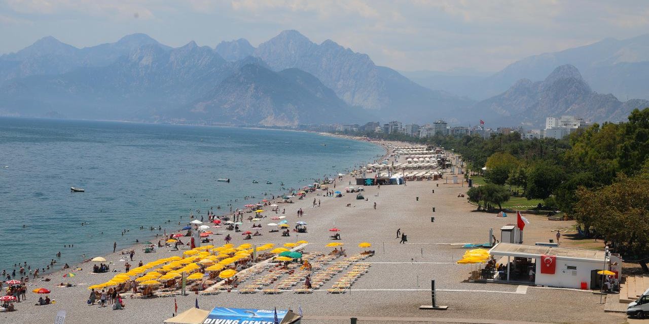 Antalya Kavruluyor: Hissedilen Sıcaklık 47 Dereceye Ulaştı