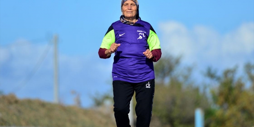 Gelibolu'nun Koşucu Teyzesi Sporla Kendini Zinde Hissediyor