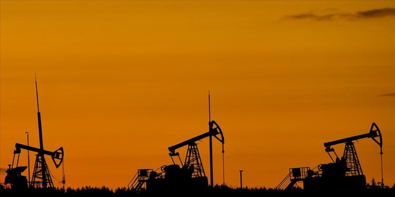 Rus Petrolüne Tavan Fiyat Uygulayanlara Petrol Satışına Yönelik Yasak Uzatıldı