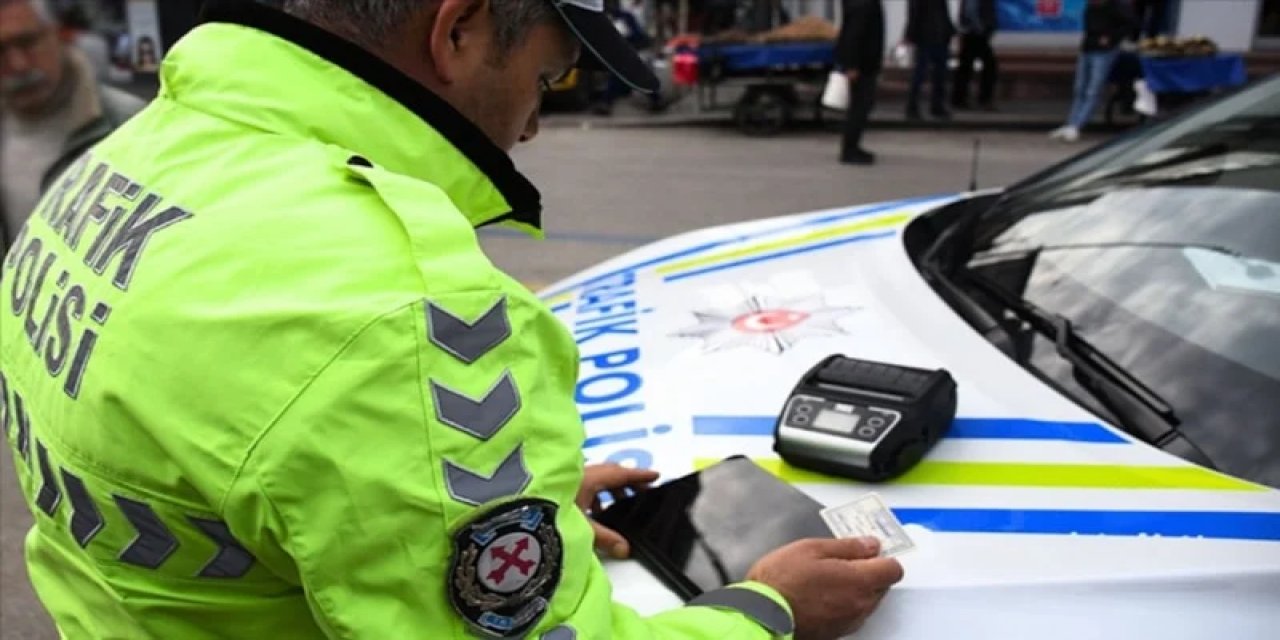 Tartışmaların Odağındaki Araç İçi Telefon Tutucular Ve Multimedya Sistemleri İçin Karar Verildi