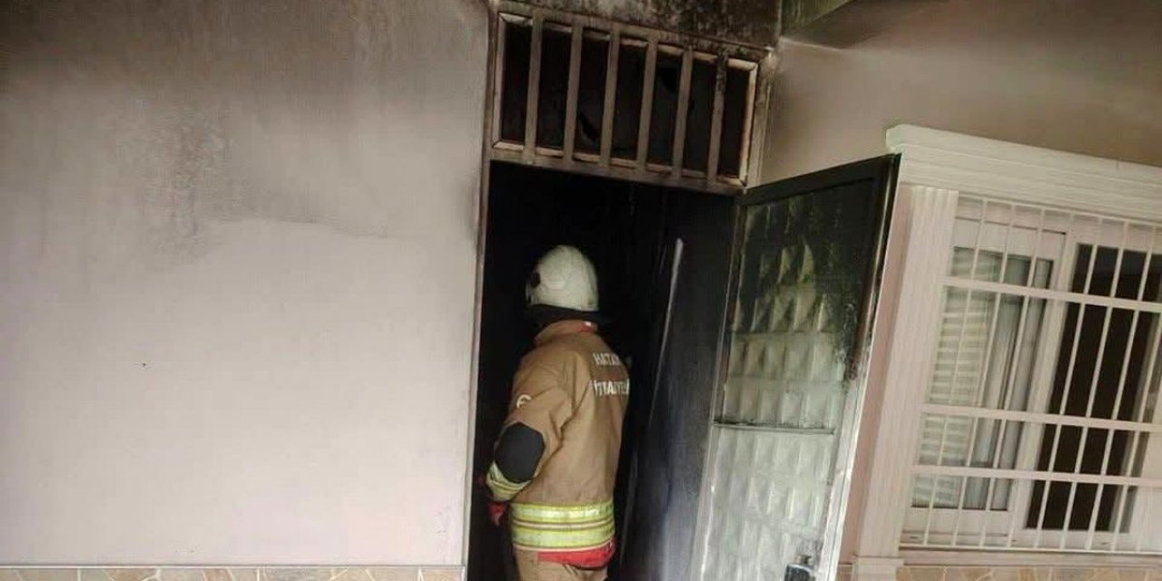 Arsuz'da Depo Yangını Kontrol Altına Alındı