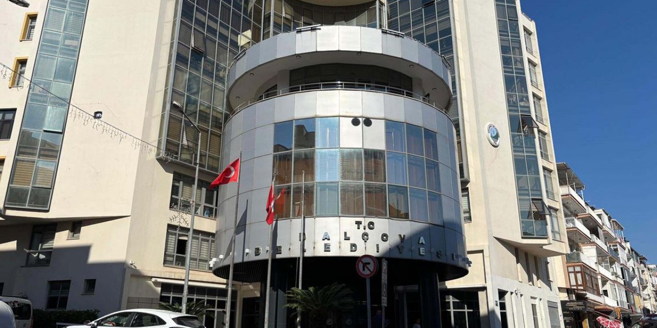 Balçova Belediye Başkanı Onur Yiğit Ve 2 Şüpheli Adliyede