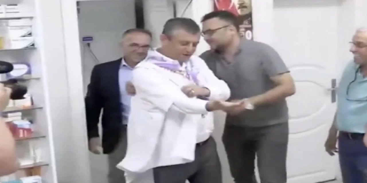 Özgür Özel, 19 Yıl Sonra Önlük Giydi: Eczane Tezgahının Başına Geçti