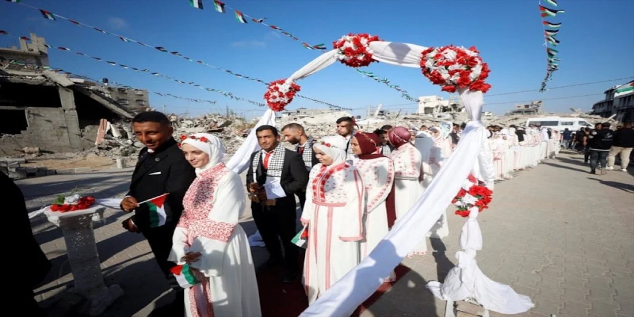 Gazze'de Savaşın İzleri Arasında 150 Kişi Dünyaevine Girdi