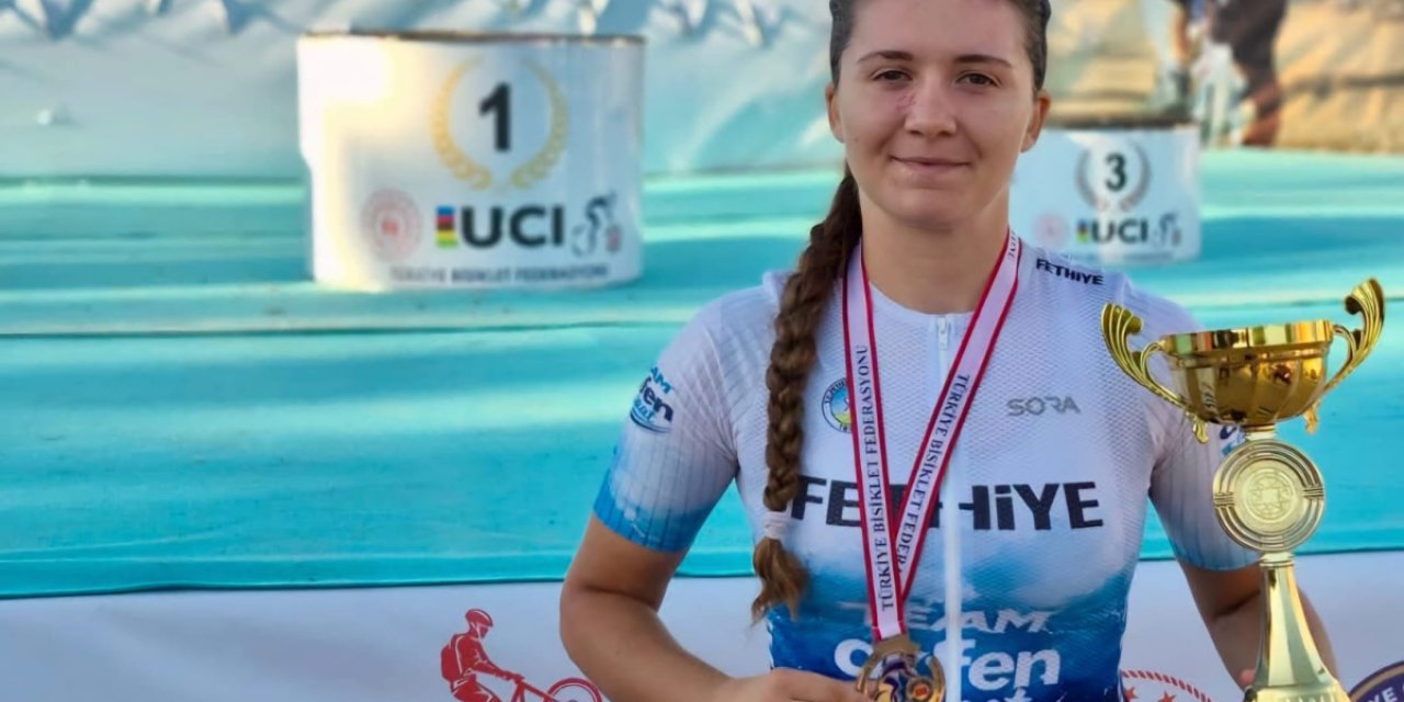Team Akfen İnşaat Sporcusu Ekin Ereke'den Çifte Madalya