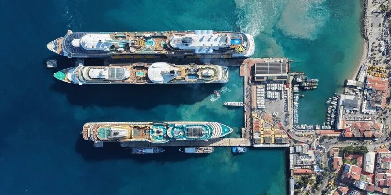 Dünyaca Ünlü Kruvaziyerler Dümeni İstanbul'a Kırdı