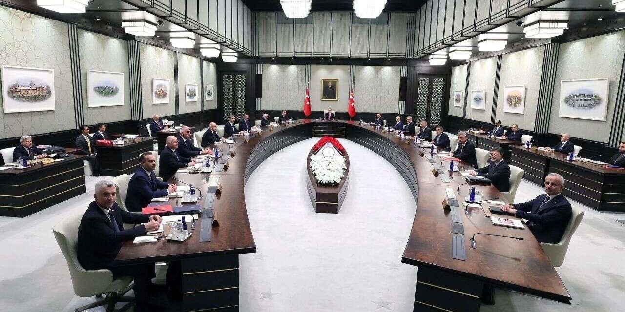 Cumhurbaşkanlığı Külliyesi'nde Kritik Saatler! Kabinede Hem Tarihi Trump Görüşmesi Hem De Temmuz Zamları Var