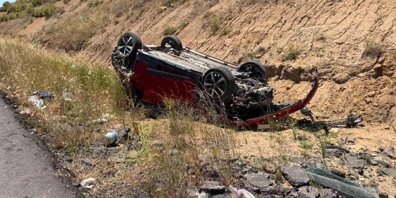 Yerköy'de Takla Atan Otomobilde İki Yaralı
