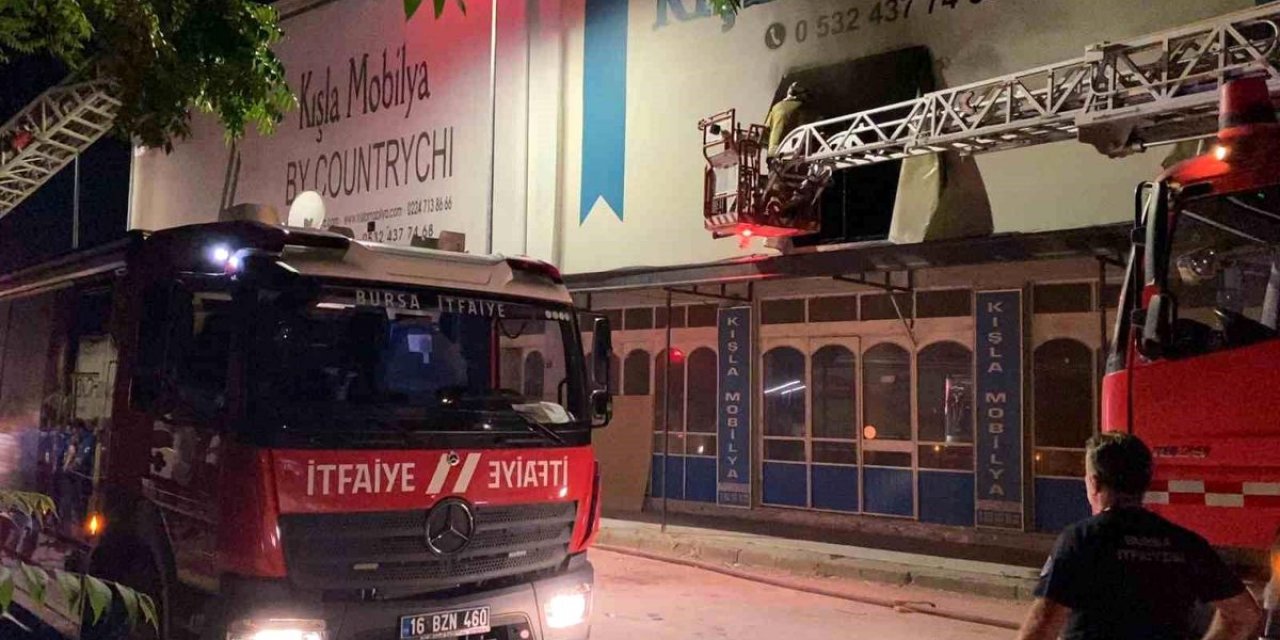 İnegöl'de Mobilya Fabrikasında Yangın