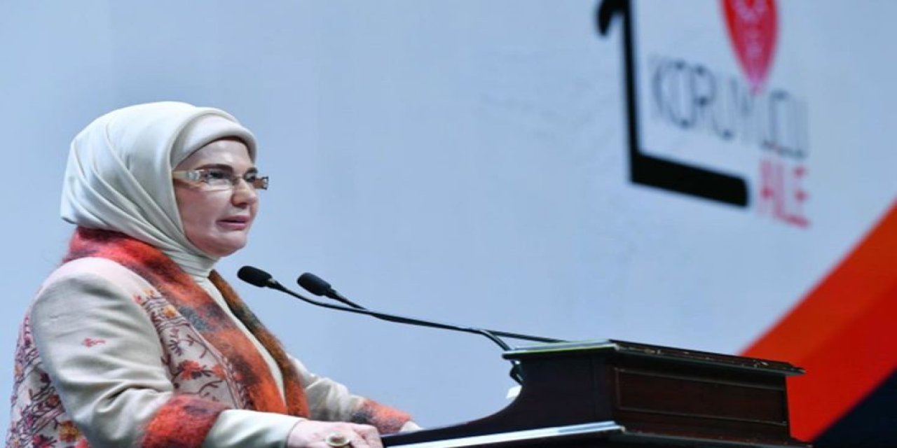 Emine Erdoğan'dan "Koruyucu Aile" Vurgusu: Evlerimizin Kapısını Bu Evlatlarımıza Açalım
