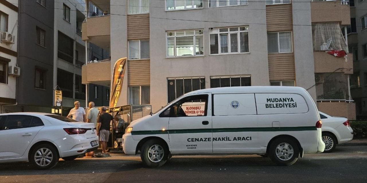 İlçe Ayakta! Yaşlı Kadın Evinde Boğazı Kesilmiş Halde Bulundu