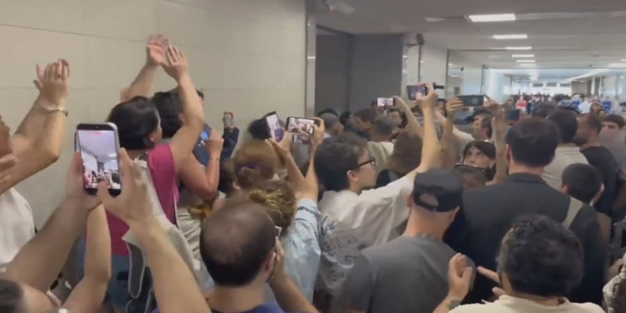 Kur'an-ı Kerim'e Dil Uzatan Komedyen Deniz Göktaş'a Desteğe Giden Kılıçdaroğlu'na Şok Protesto: Burada İşiniz Yok, Çık Dışarı!
