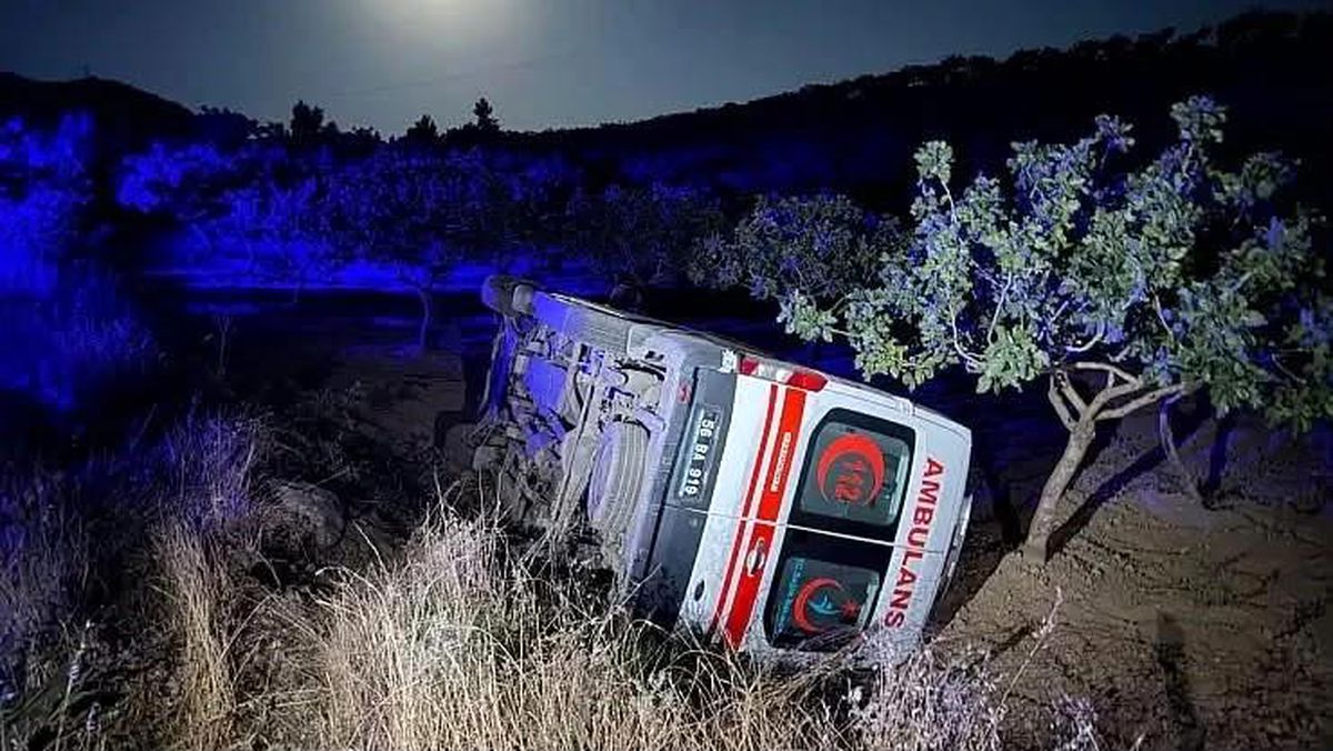 Pervari'de Ambulans Şarampole Devrildi