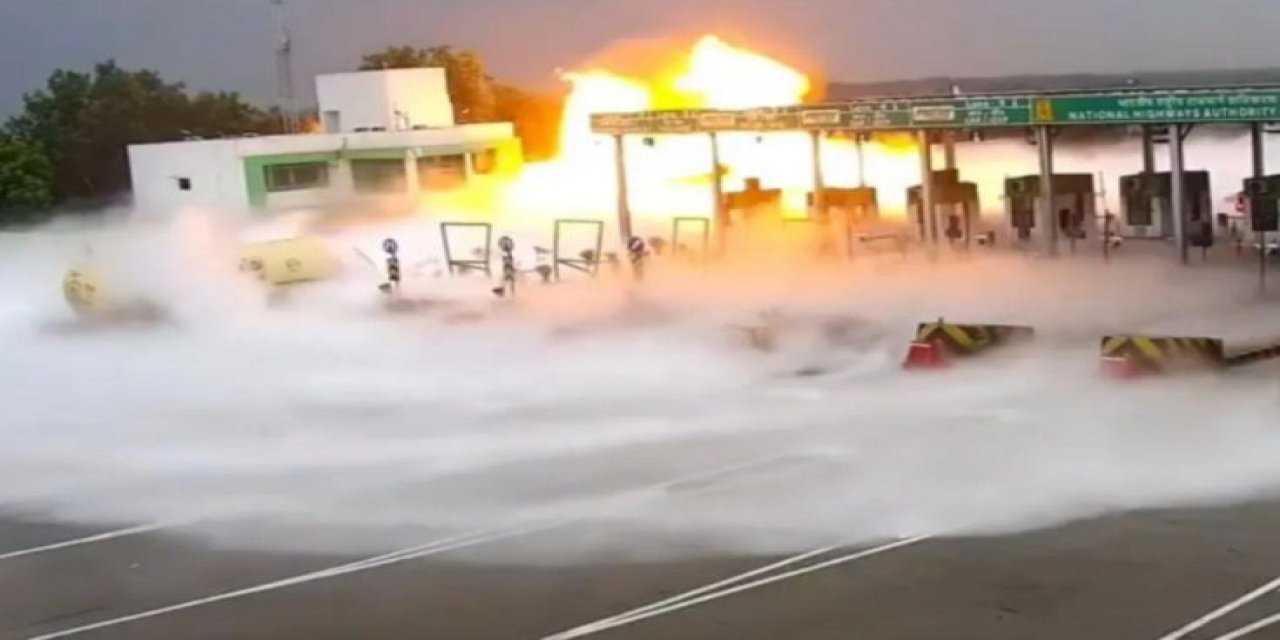 Gişe Bariyerlere Çarpan Tanker Alev Topuna Döndü: 5 Kişi Hayatını Kaybetti