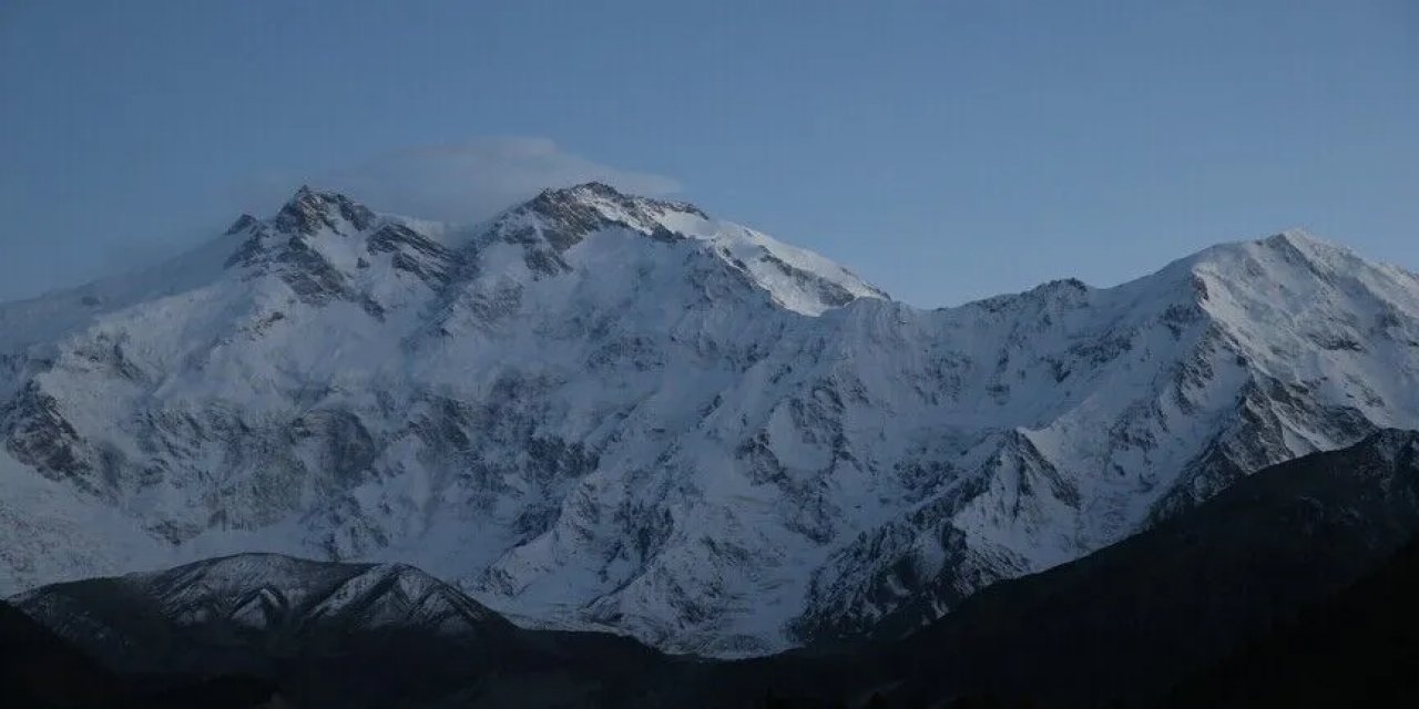 Polonyalı Dağcı 8 Bin 126 Metre Rakımlı Zirveye Oksijen Desteği Olmadan Tırmandı