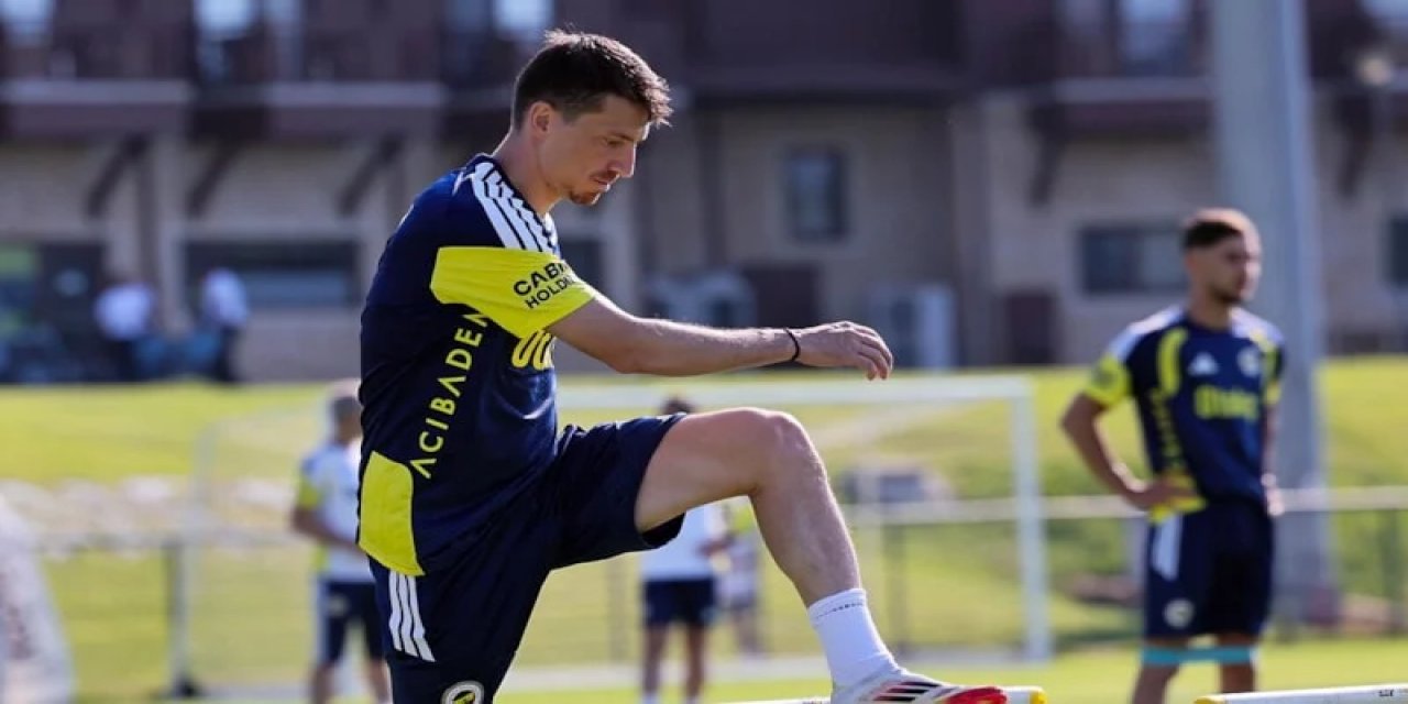 Asgari Ücret Alacak! Fenerbahçe, Mert Hakan Yandaş'la Sözleşme Uzattı