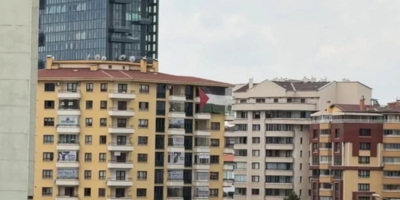 Trump'ın Kalacağı Otelin Karşısına Filistin Bayrağı Asıldı