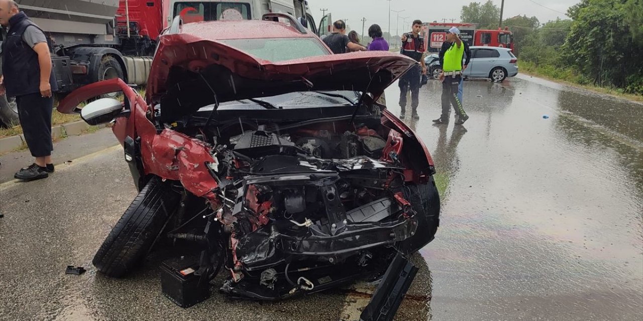 Çarşamba'da Trafik Kazası: 4 Yaralı