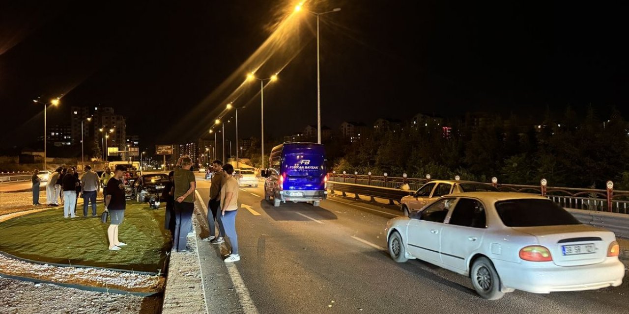 Kayseri'de Zincirleme Kaza: 2 Yaralı