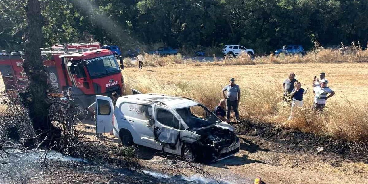 Manyas'ta Yanan Araçtan Otluk Alana Sıçrayan Yangın Söndürüldü