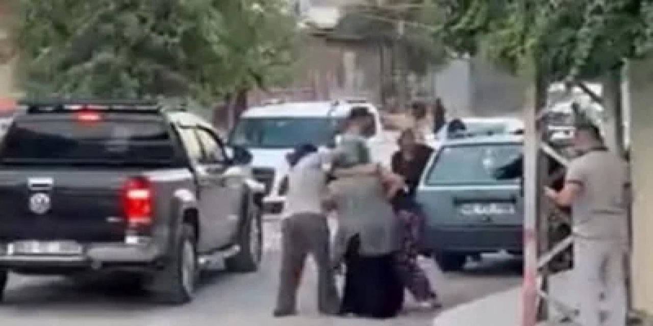 Kahramanmaraş'ta Kadınlar Arasındaki Sopalı Kavga Kameraya Yansıdı
