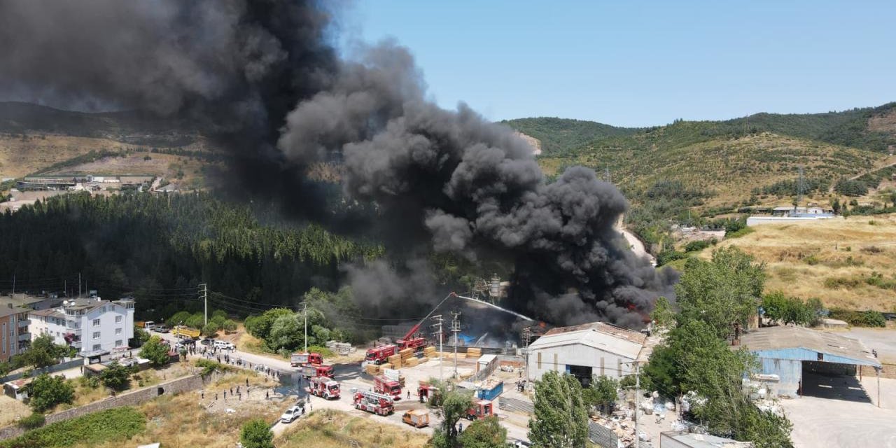 Kocaeli'de Fabrika Yangını: 1 Ölü, 2 Yaralı