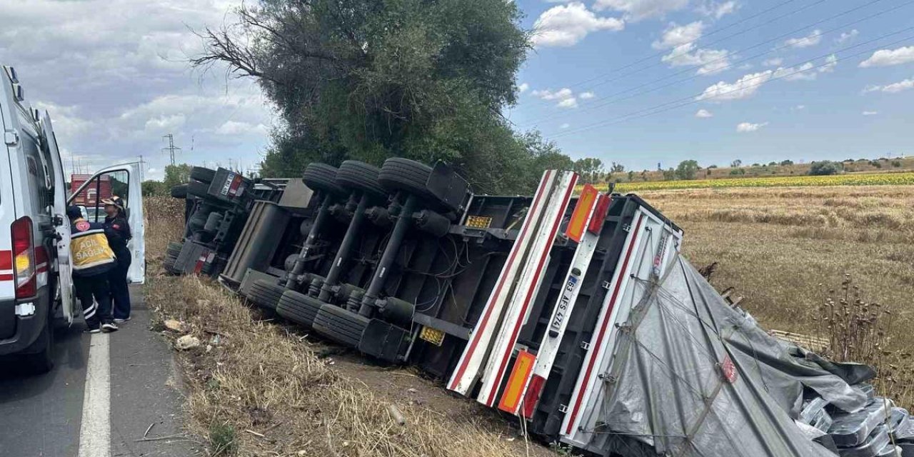 Tekirdağ'da Tır Devrildi: Sürücü Zarar Gördü
