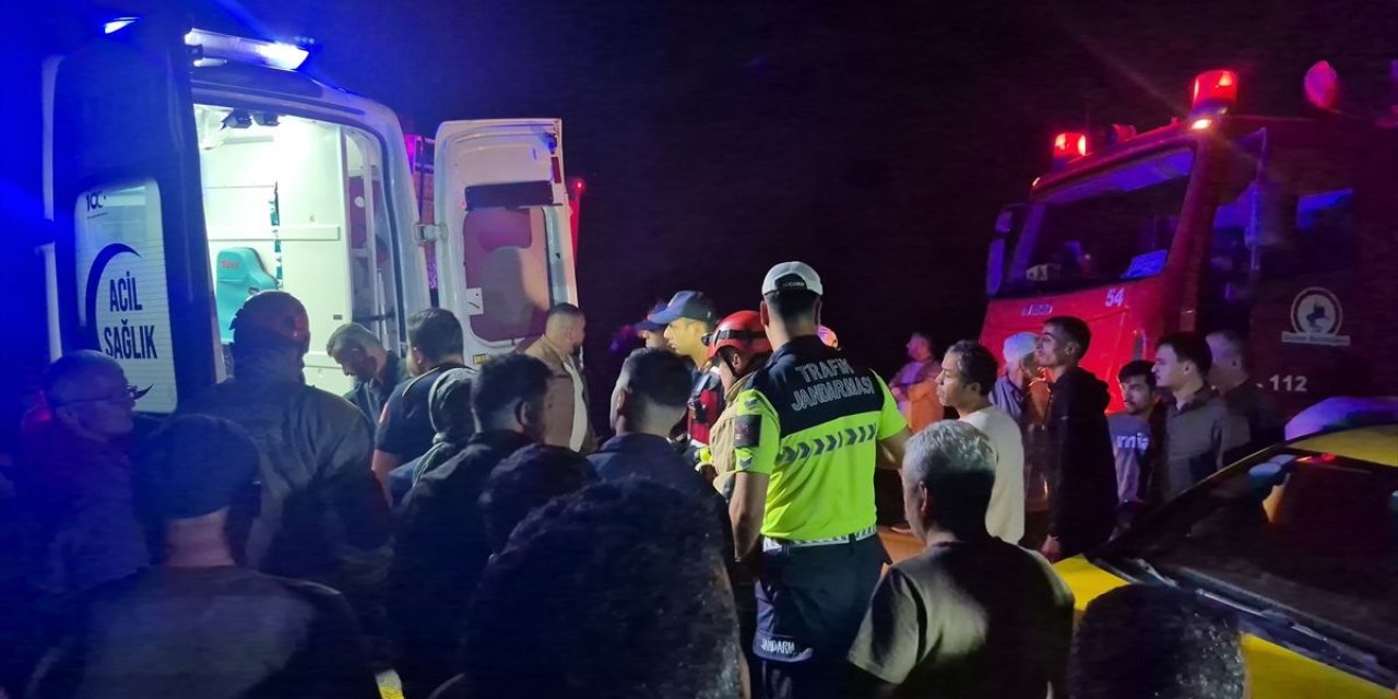 Yığılca'da Taksi Şarampole Devrildi