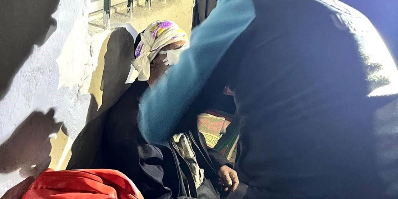 Kars'ta Yaşlı Vatandaşa Zorlu Kurtarma Operasyonu