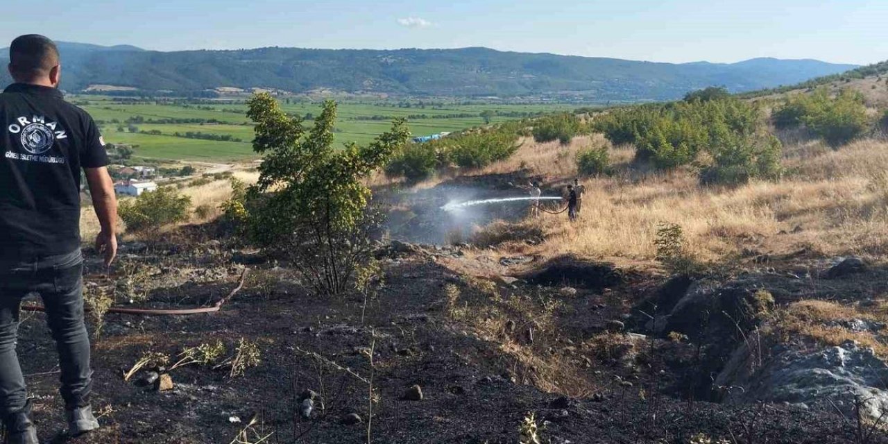 Gönen'de İki Farklı Bölgedeki Arazi Yangınları Söndürüldü