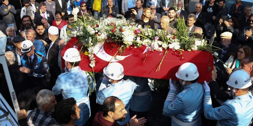 Usta Oyuncu Yıldız Kenter Son Yolculuğuna Uğurlandı