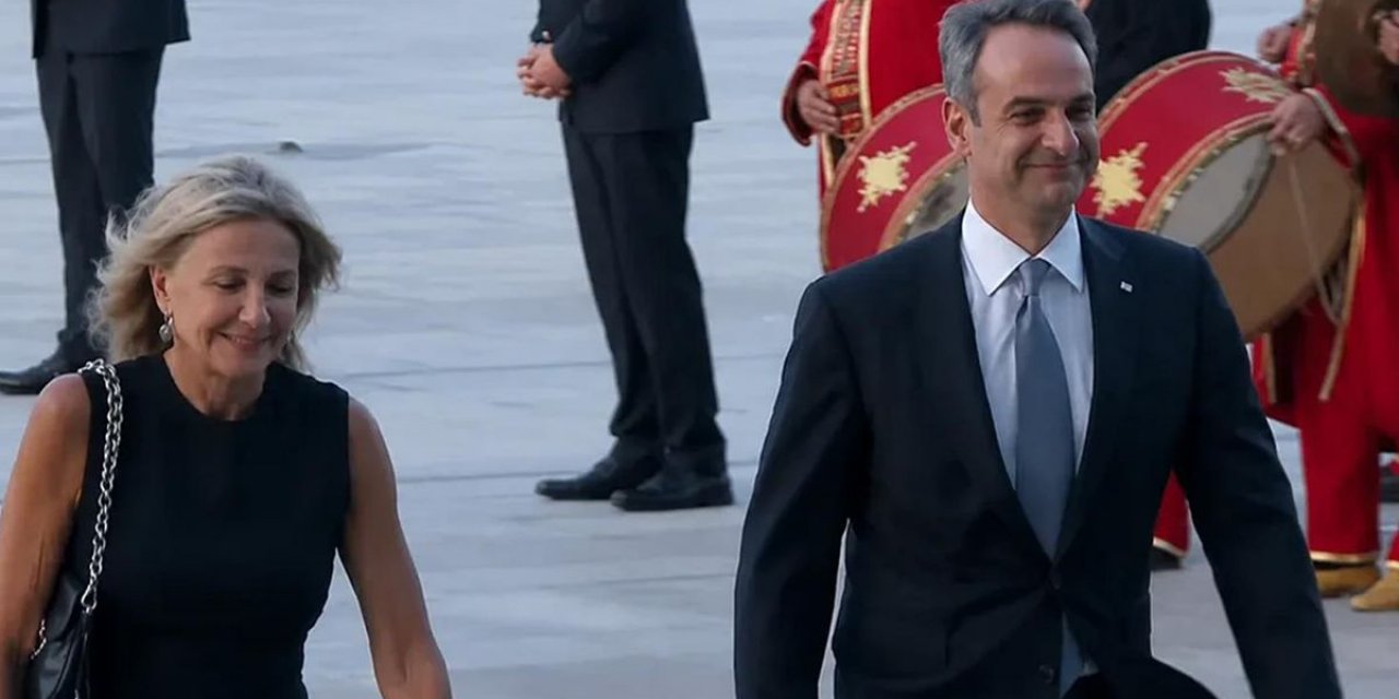 Miçotakis Mehterle Karşılandı, AP'den Eş Zamanlı "Kıbrıs" Adımı Geldi