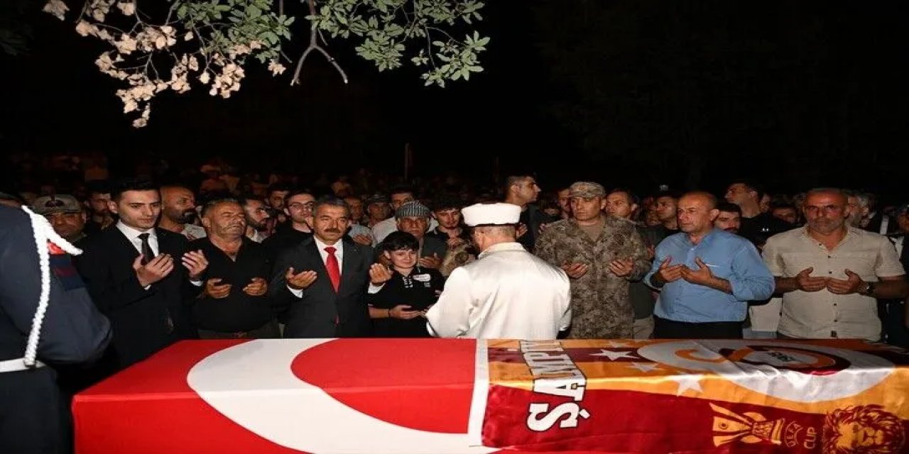 Şanlıurfa'da Halı Sahada Kalp Krizi Sonucu Ölen Jandarma Uzman Çavuşun Cenazesi Şırnak'ta Defnedildi